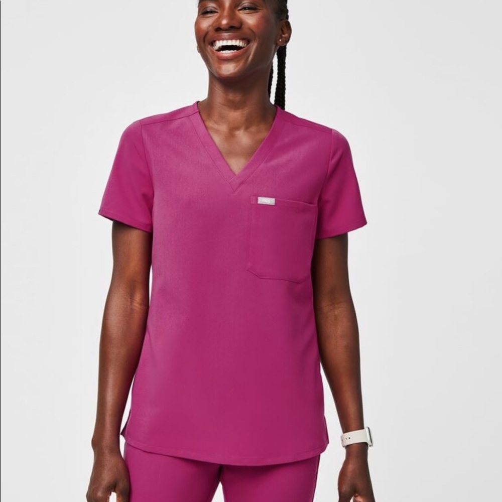 Figs Catarina one pocket scrub top. New ! Worn once. Tags removed